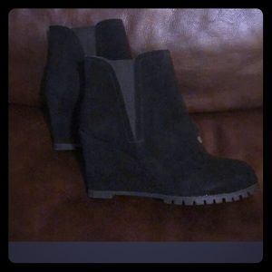 Steve Madden black Wedge booties.